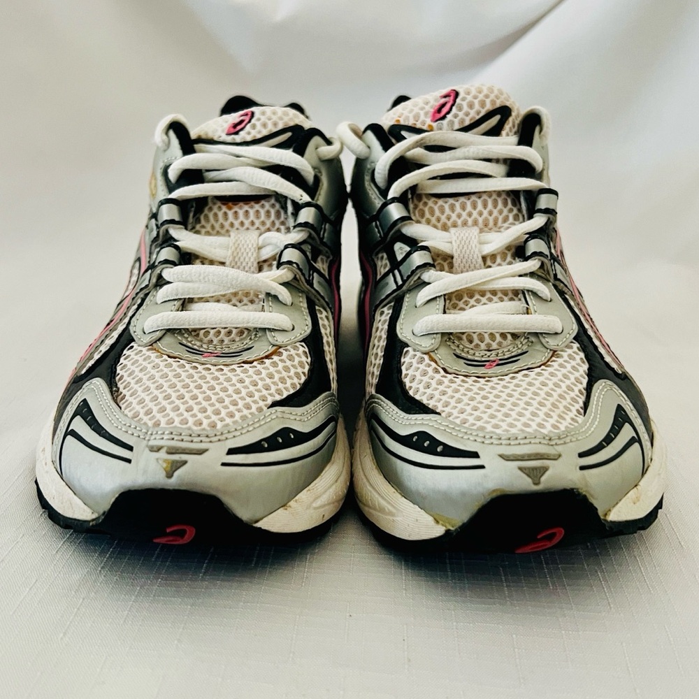 Asics~GT2100~Running/Gym Shoe - Picture 2 of 11